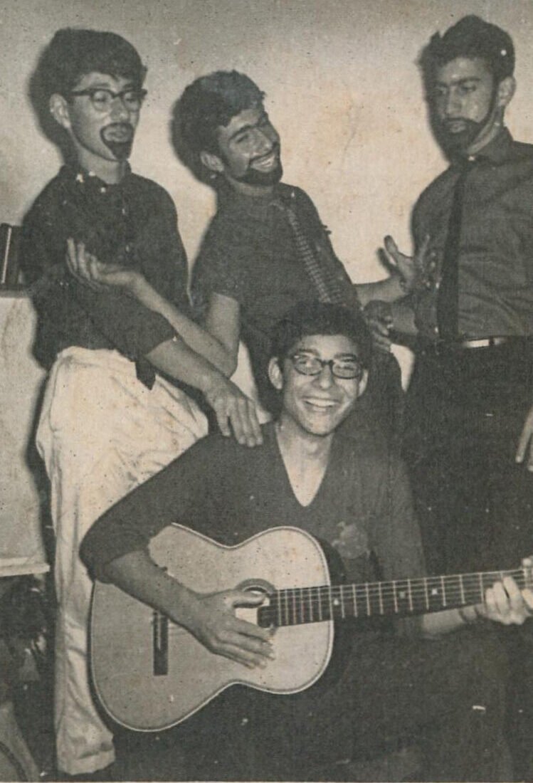 נעורים עם חברים